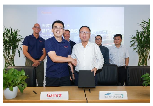 亚成成品四叶草入口