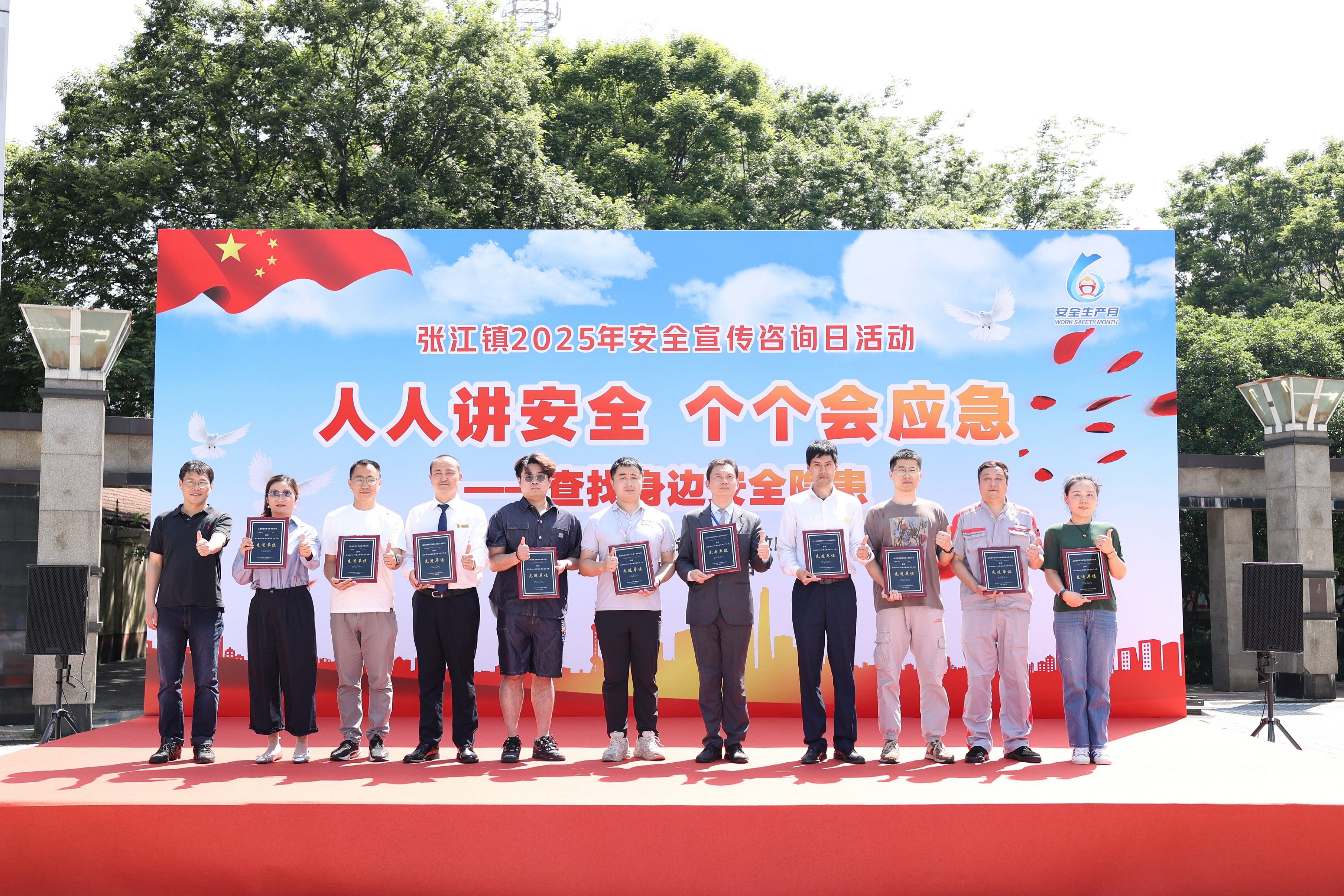 亚成成品四叶草入口