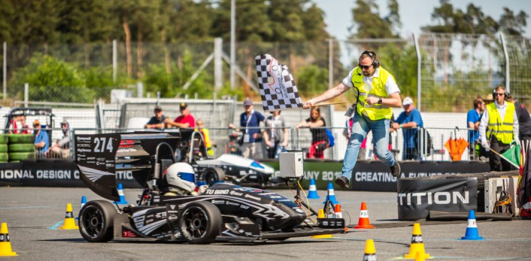 亚成成品四叶草入口