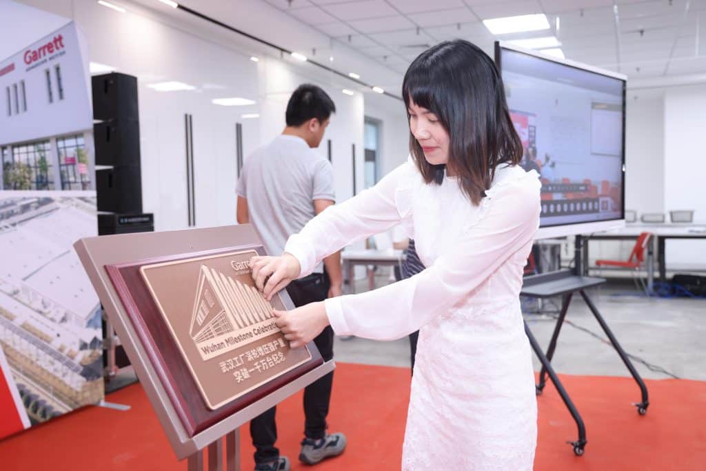 亚成成品四叶草入口