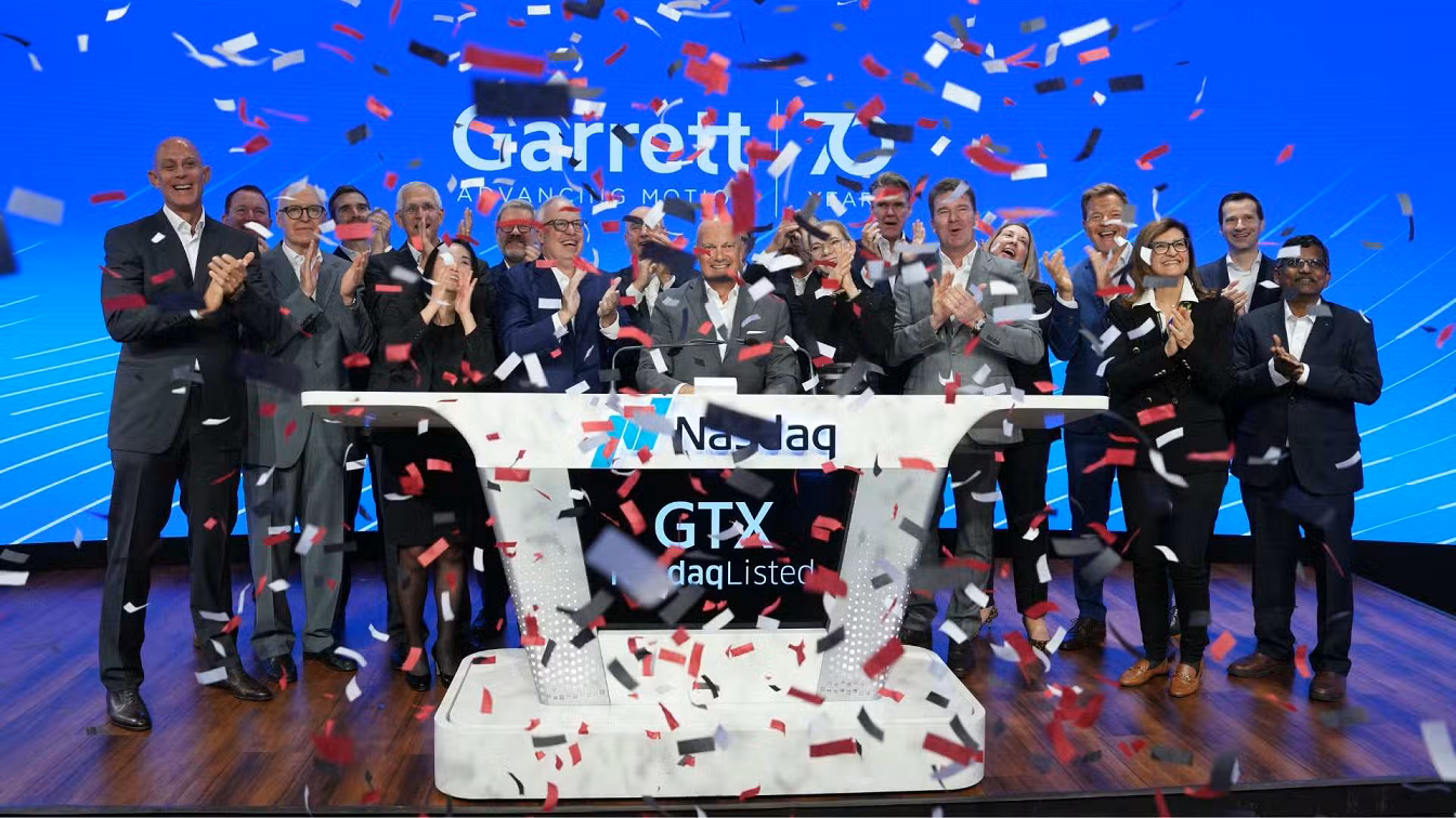 Garrett-Leadership-Team-At-Nasdaq-Bell-Ringing-70-Years-1.png
